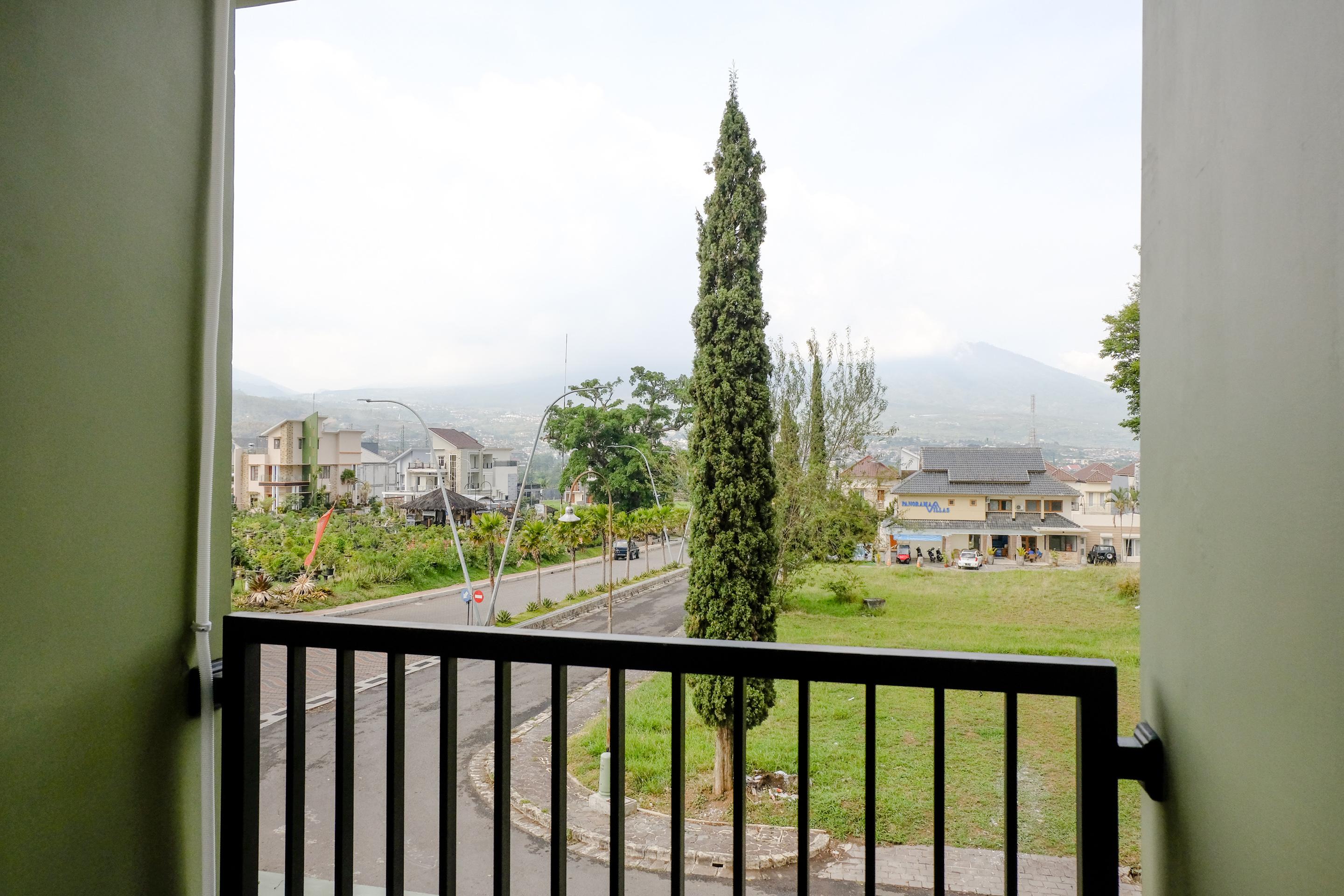 Panorama Inn Residence Batu Mitra Reddoorz Exterior photo