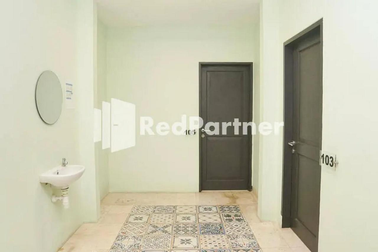 Panorama Inn Residence Batu Mitra Reddoorz Exterior photo