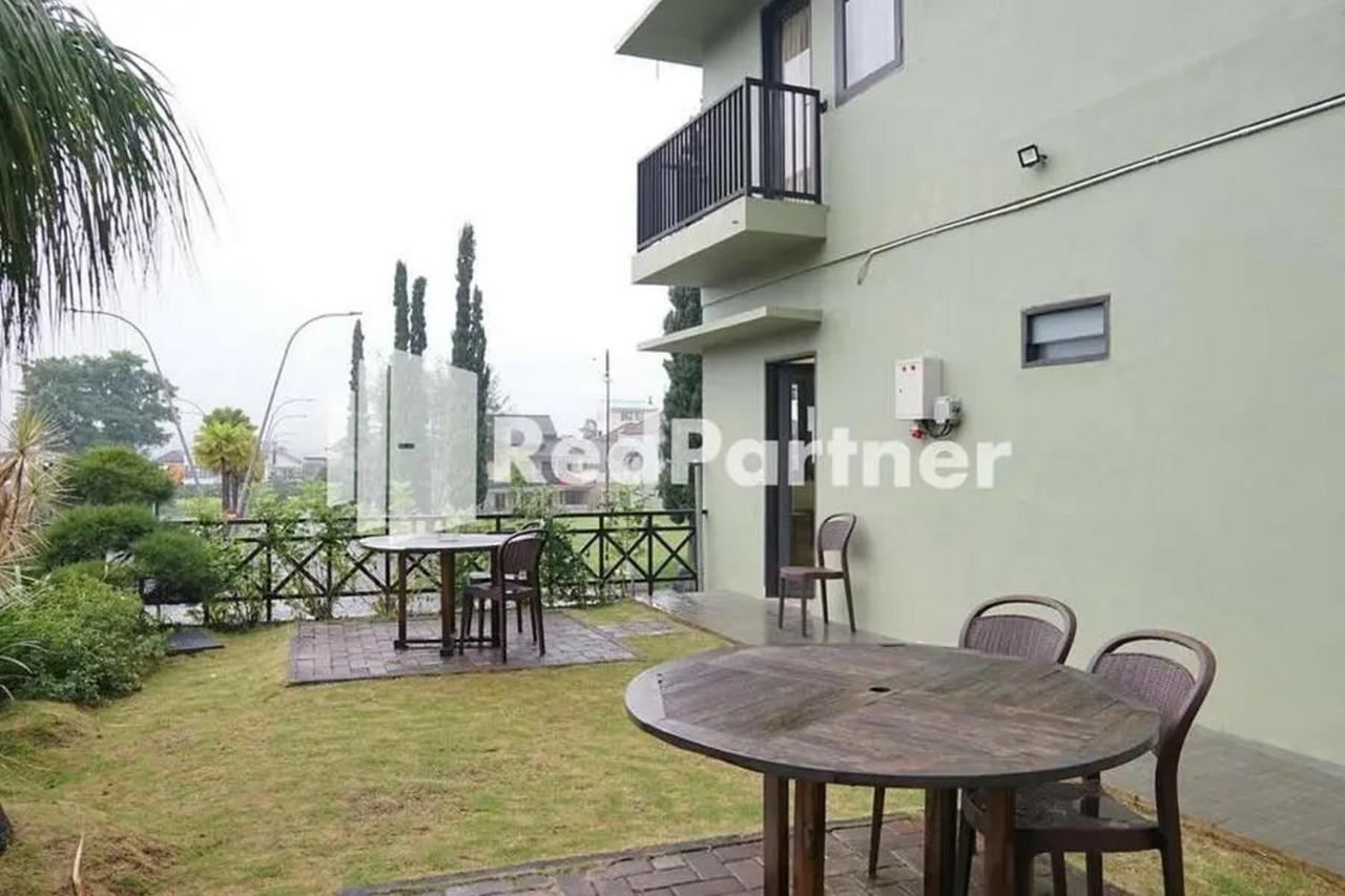 Panorama Inn Residence Batu Mitra Reddoorz Exterior photo
